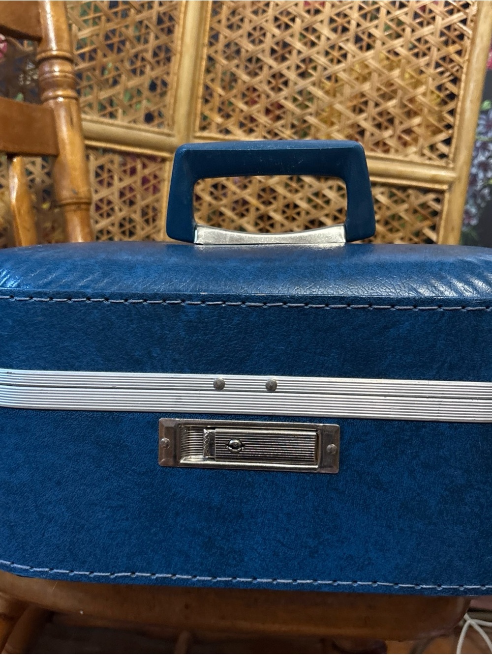 Vintage travel make up case. Blue